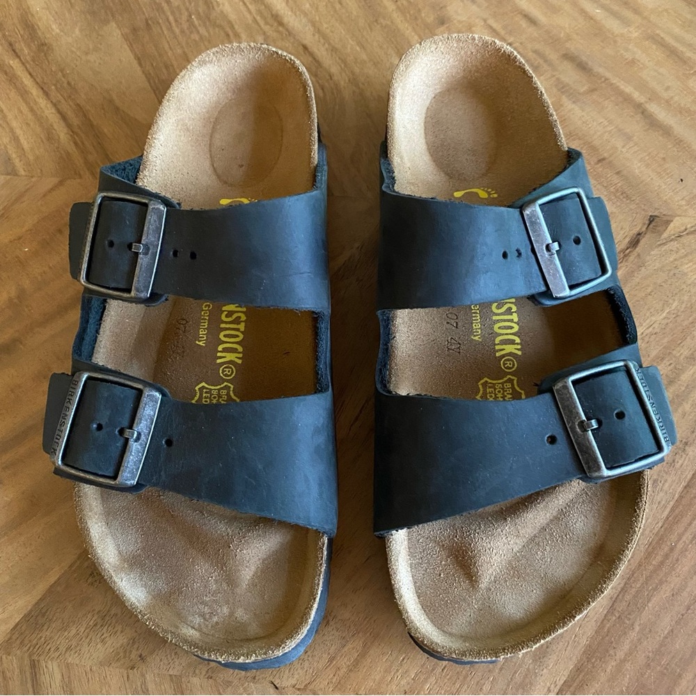 Birkenstock Arizona Black Leather 2-Strap Sandal, Size 38 - Picture 3 of 7